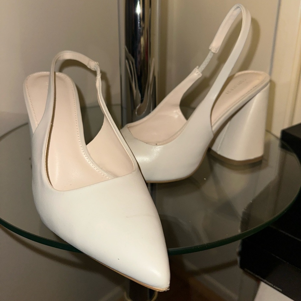 Forever 21 cream pointed toe heels 
Size 8